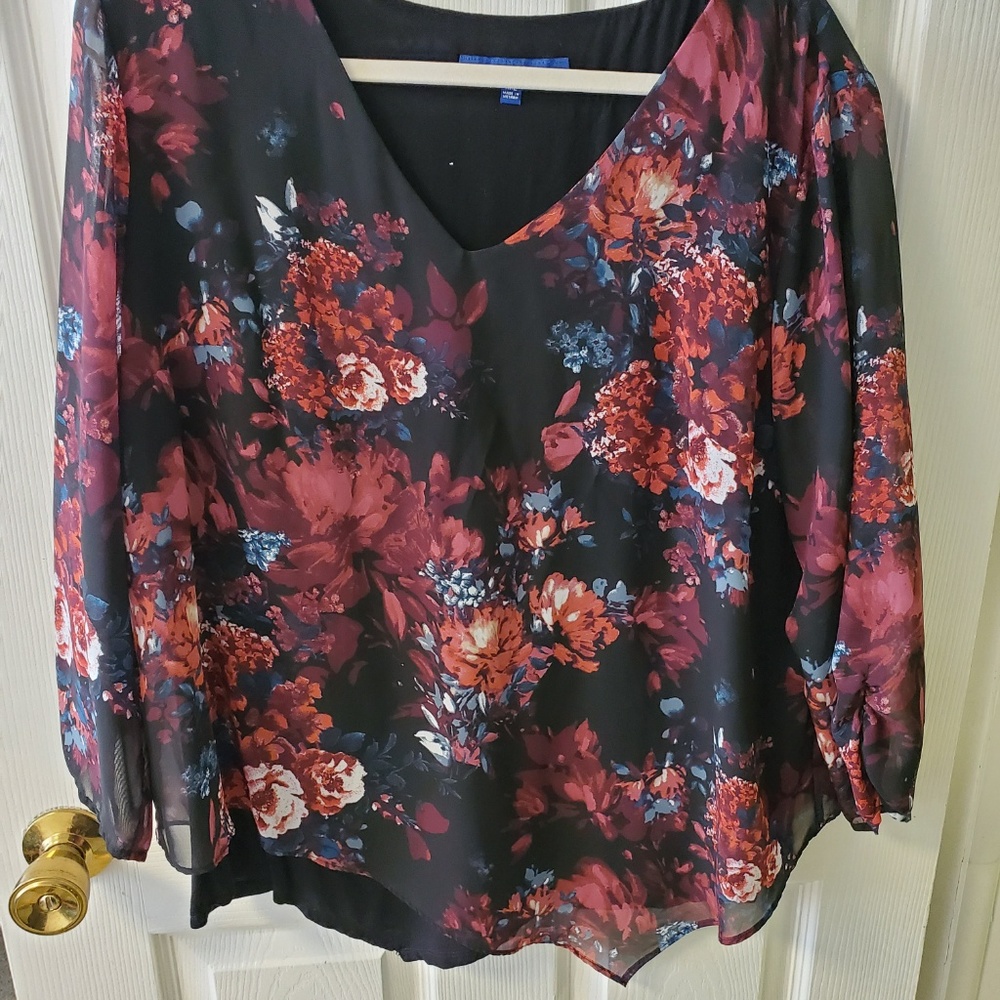 Apt 9 black and red asymmetrical blouse